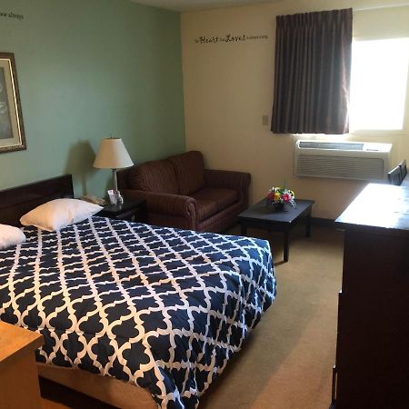 Econo Lodge Inn & Suites Innisfail Екстер'єр фото