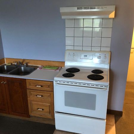 Econo Lodge Inn & Suites Innisfail Екстер'єр фото