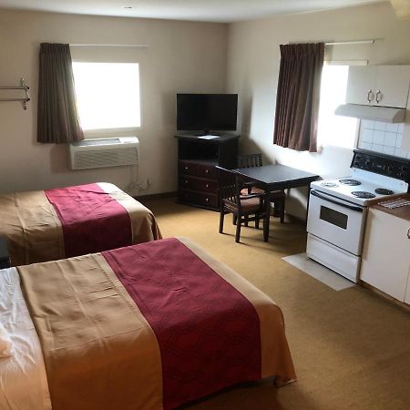 Econo Lodge Inn & Suites Innisfail Екстер'єр фото