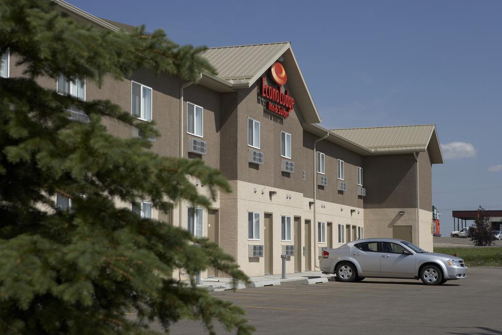 Econo Lodge Inn & Suites Innisfail Екстер'єр фото