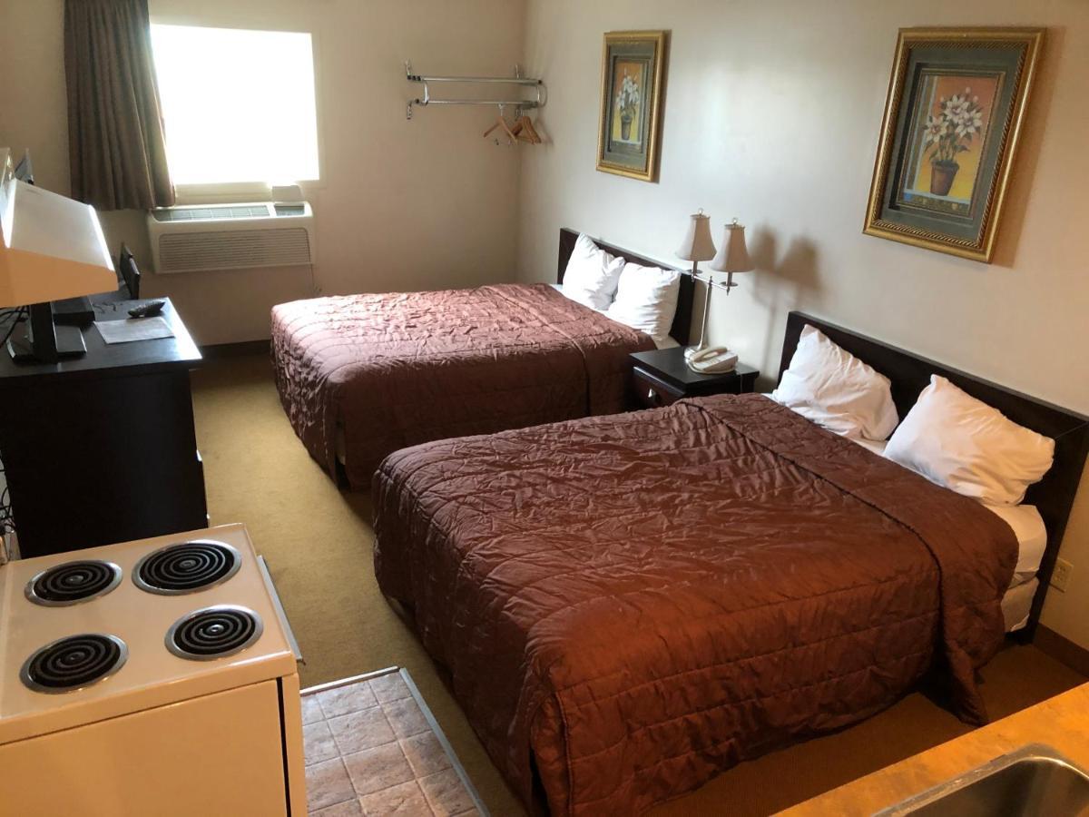 Econo Lodge Inn & Suites Innisfail Екстер'єр фото