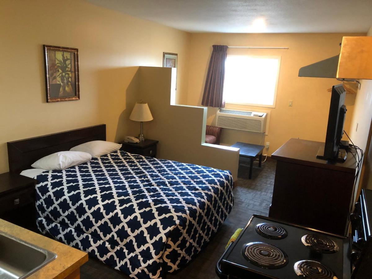 Econo Lodge Inn & Suites Innisfail Екстер'єр фото