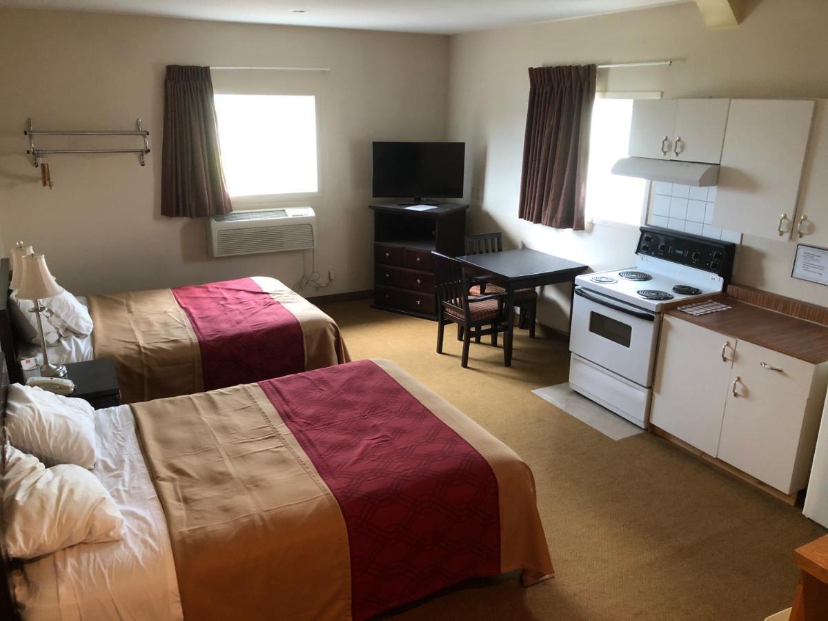 Econo Lodge Inn & Suites Innisfail Екстер'єр фото