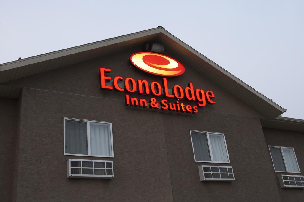 Econo Lodge Inn & Suites Innisfail Екстер'єр фото