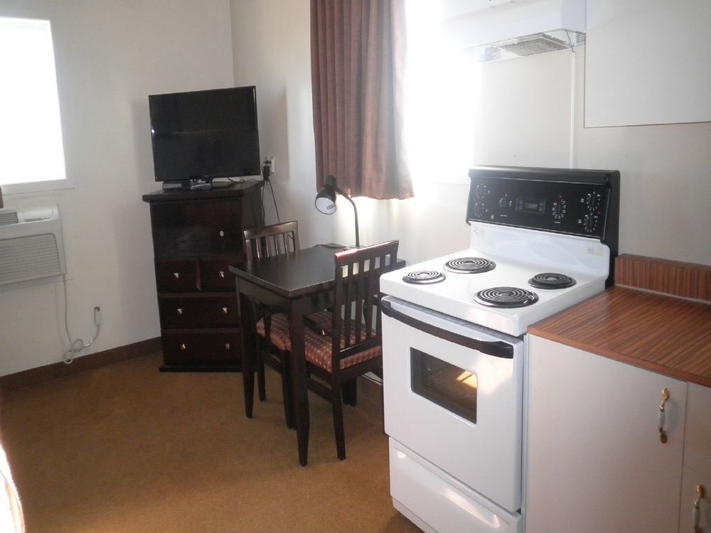 Econo Lodge Inn & Suites Innisfail Екстер'єр фото