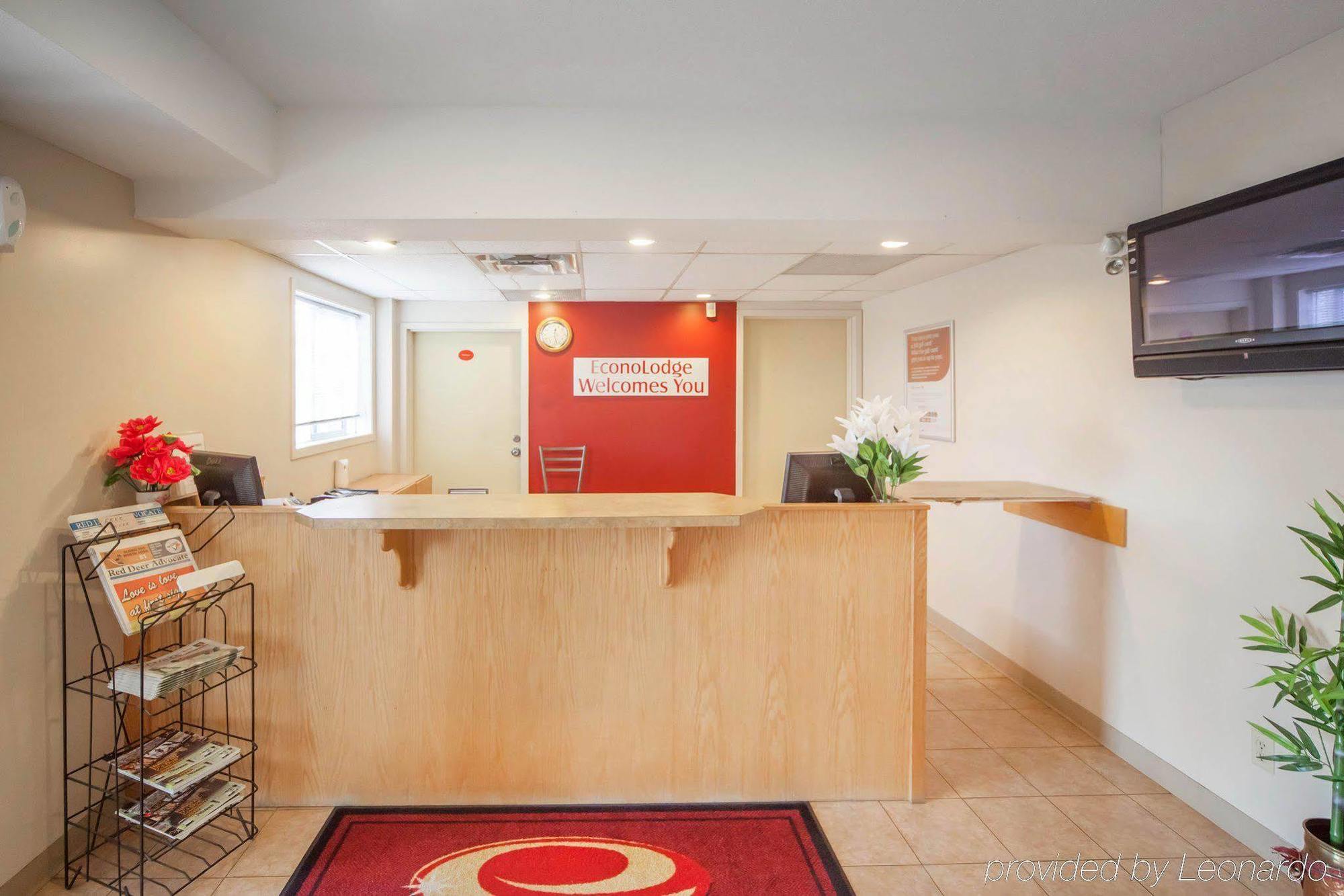Econo Lodge Inn & Suites Innisfail Екстер'єр фото