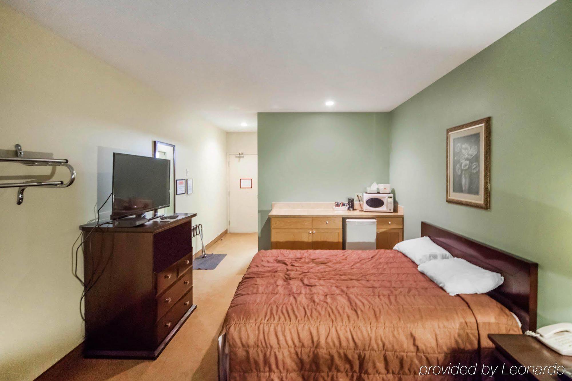 Econo Lodge Inn & Suites Innisfail Екстер'єр фото