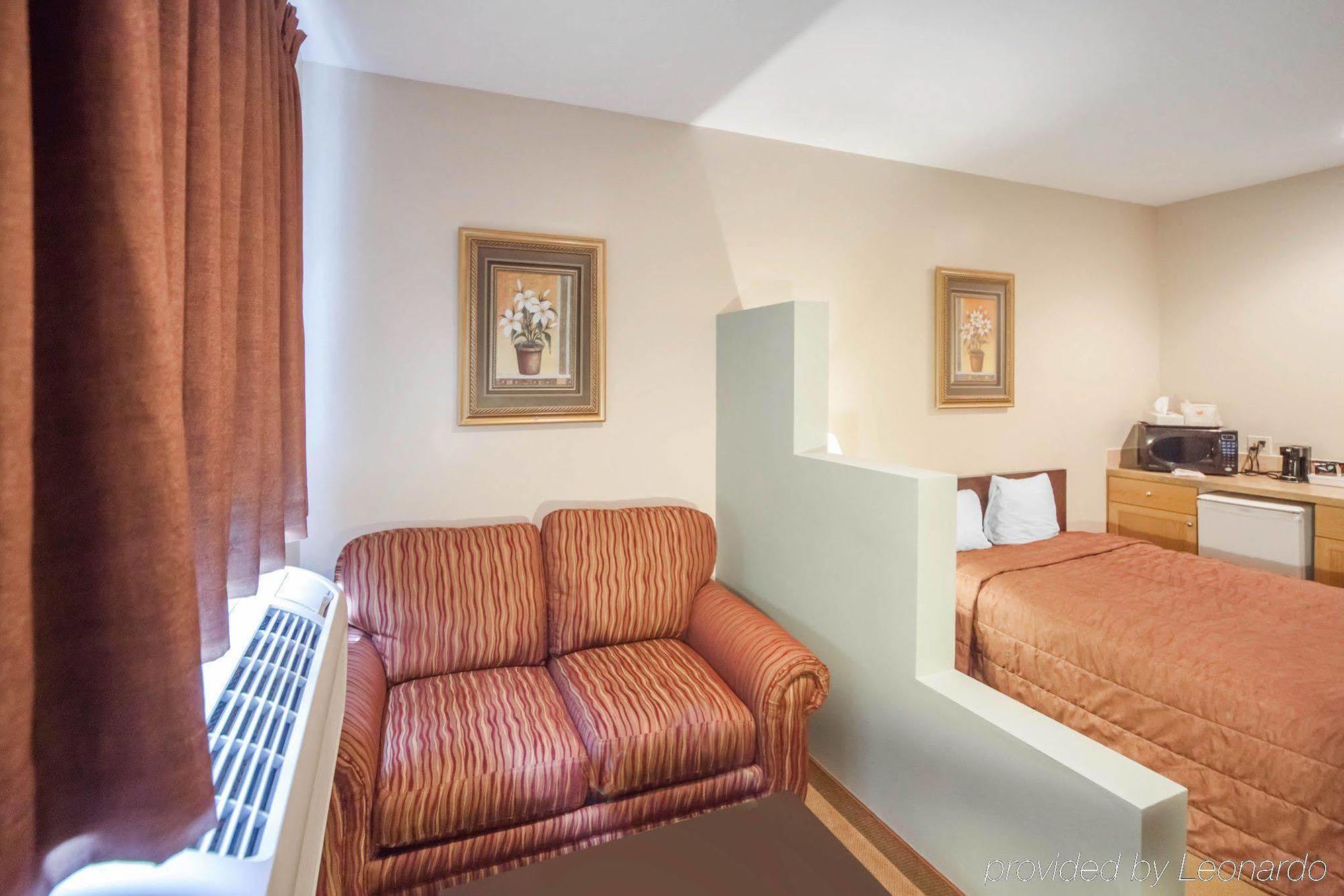 Econo Lodge Inn & Suites Innisfail Екстер'єр фото
