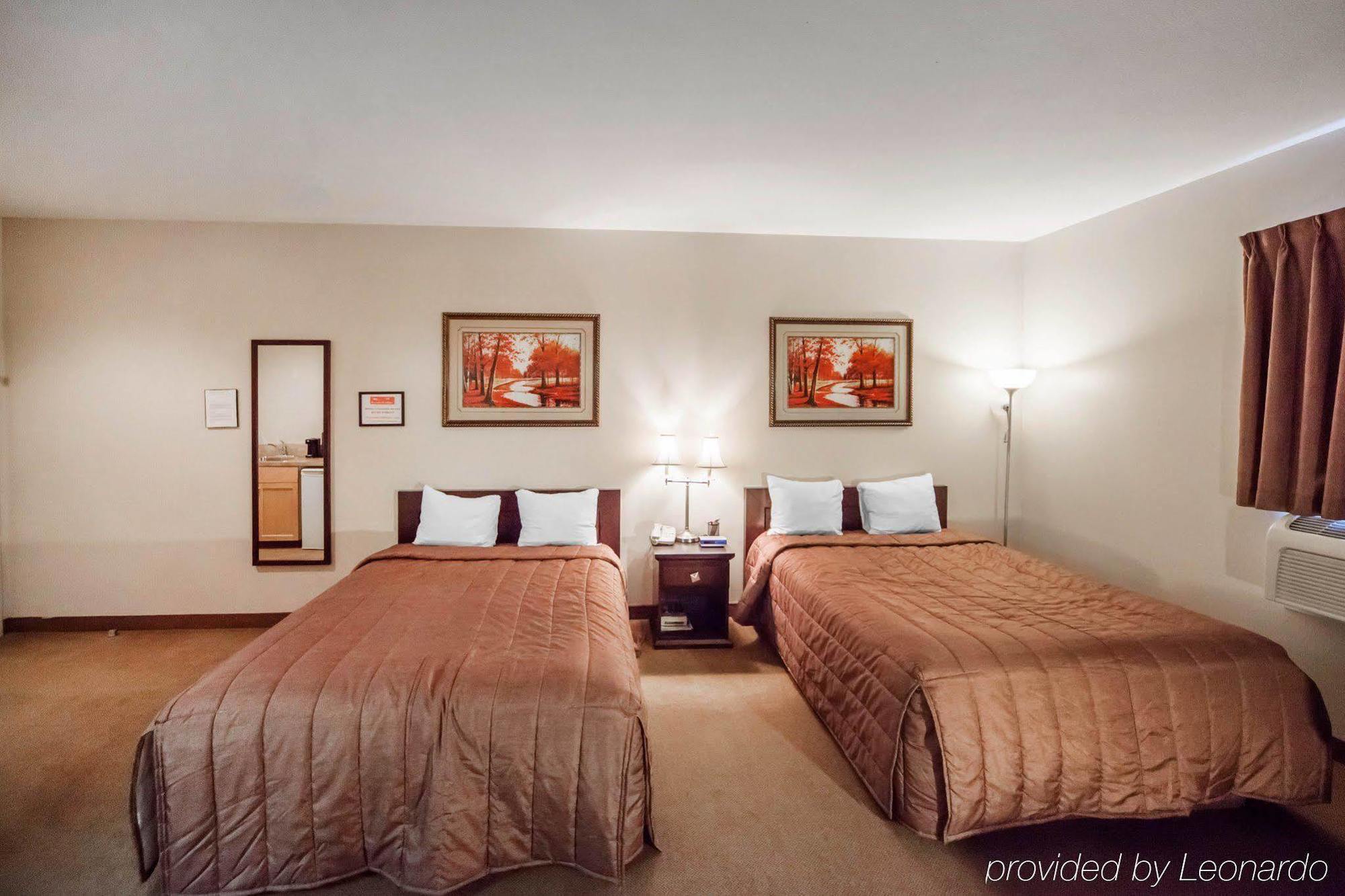 Econo Lodge Inn & Suites Innisfail Екстер'єр фото