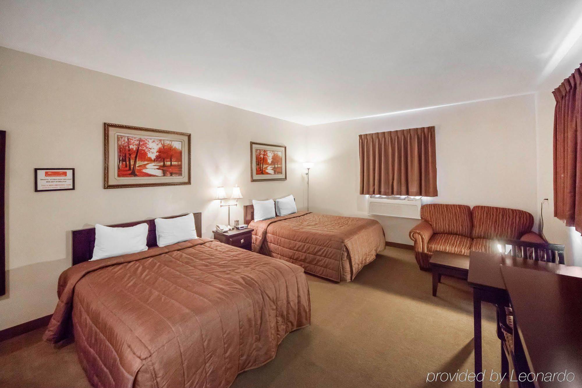 Econo Lodge Inn & Suites Innisfail Екстер'єр фото