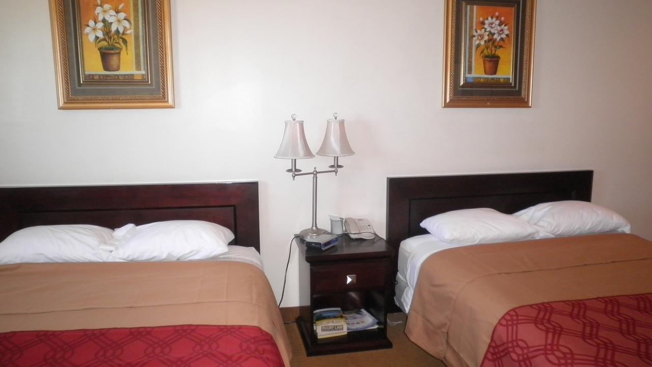 Econo Lodge Inn & Suites Innisfail Екстер'єр фото