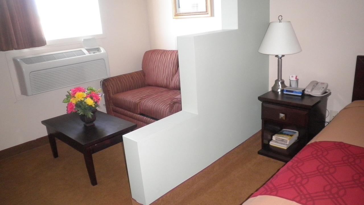 Econo Lodge Inn & Suites Innisfail Екстер'єр фото