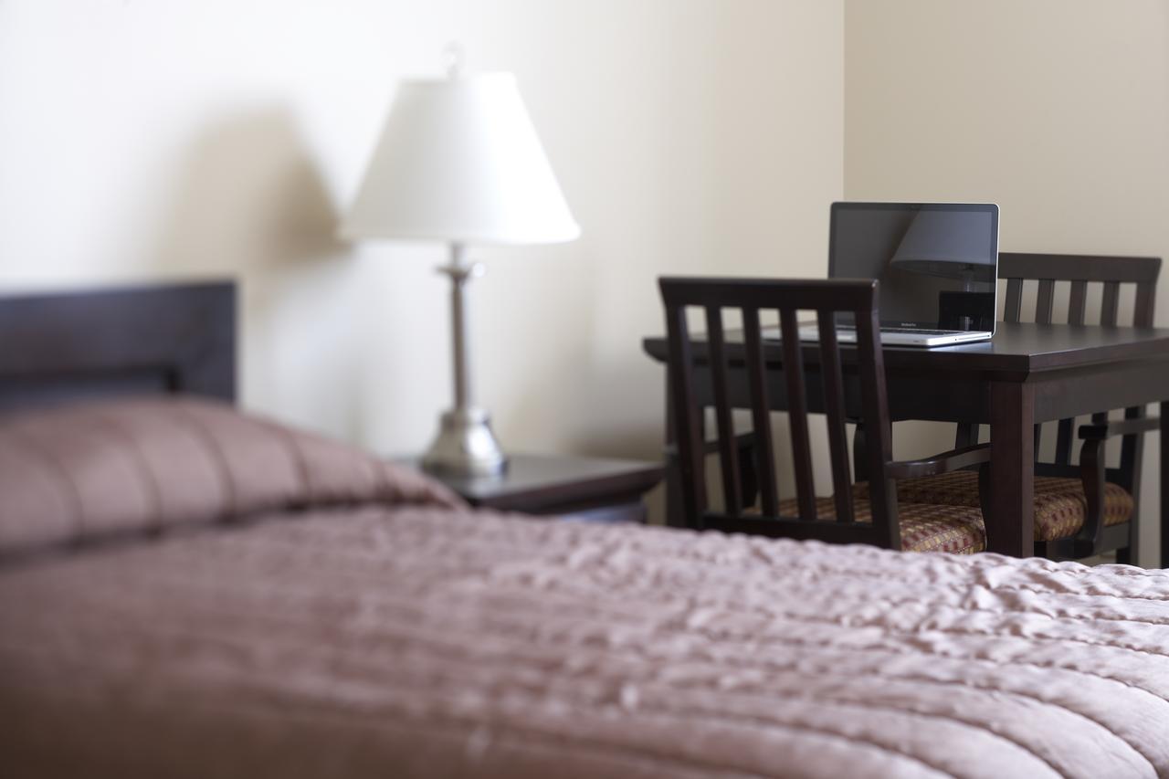 Econo Lodge Inn & Suites Innisfail Екстер'єр фото