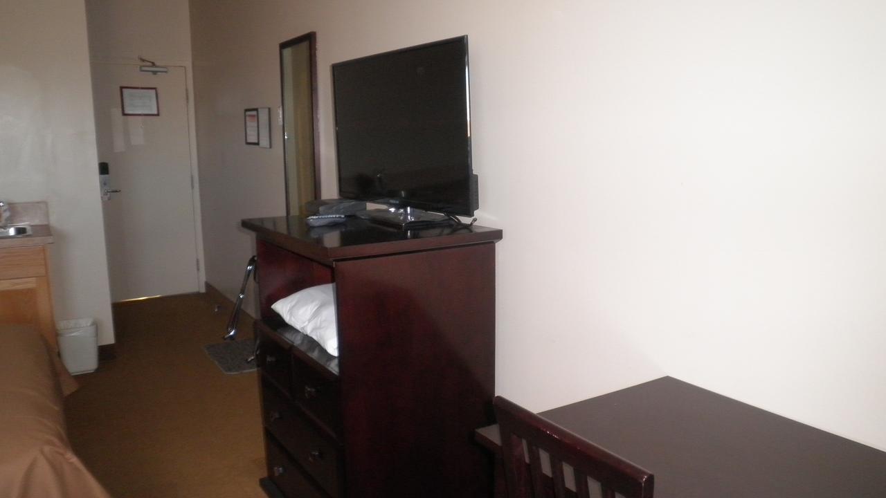 Econo Lodge Inn & Suites Innisfail Екстер'єр фото