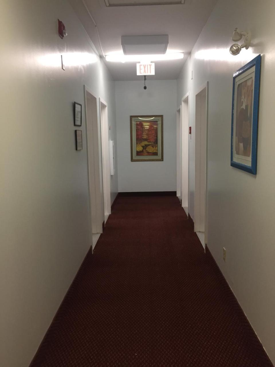 Econo Lodge Inn & Suites Innisfail Екстер'єр фото