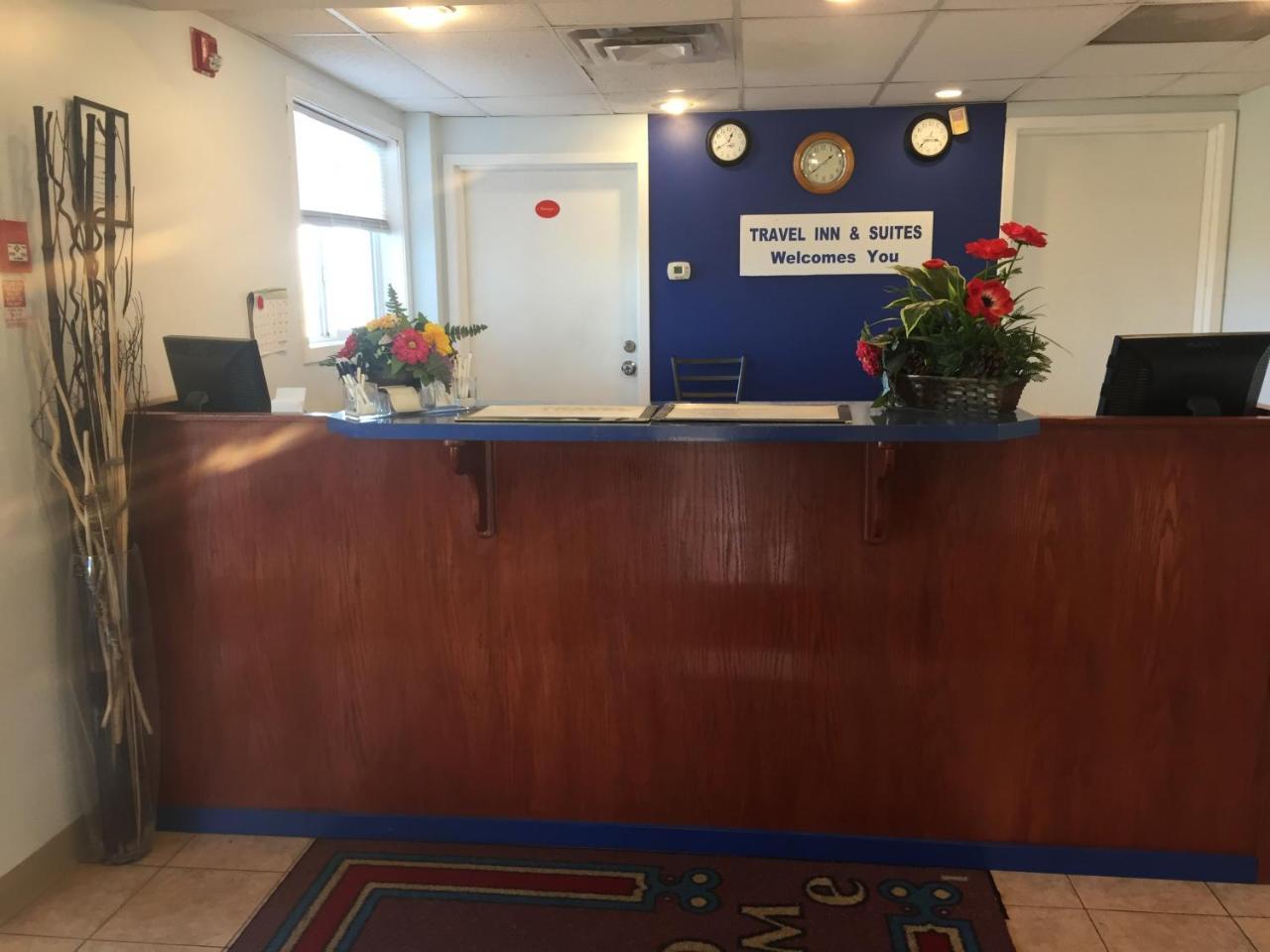 Econo Lodge Inn & Suites Innisfail Екстер'єр фото