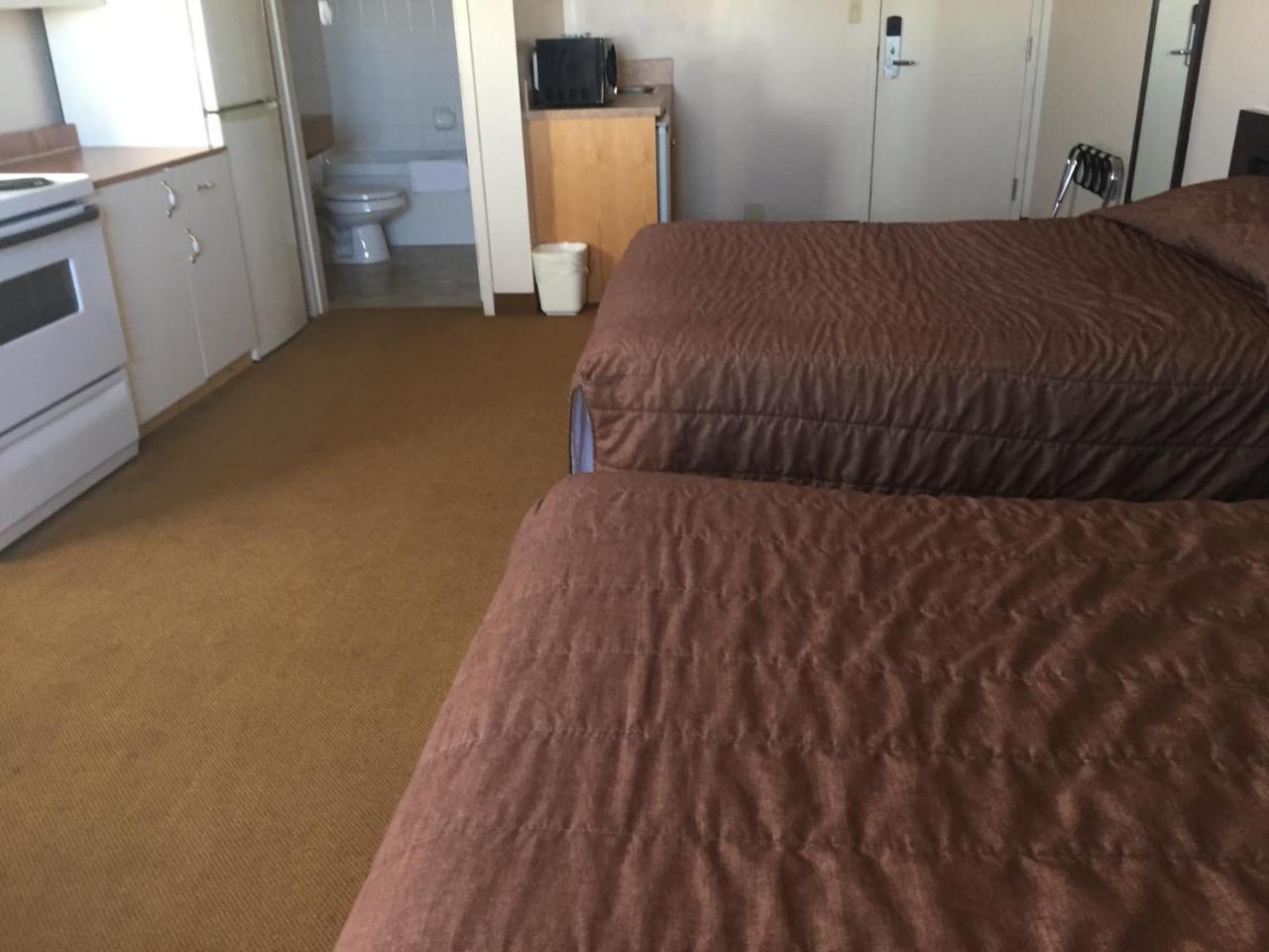 Econo Lodge Inn & Suites Innisfail Екстер'єр фото