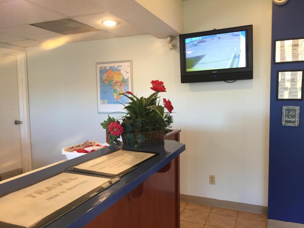 Econo Lodge Inn & Suites Innisfail Екстер'єр фото