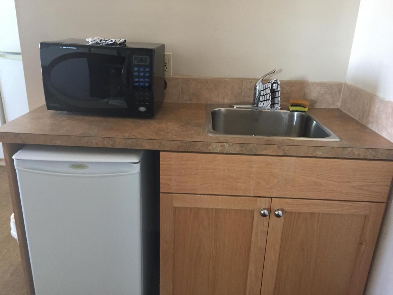 Econo Lodge Inn & Suites Innisfail Екстер'єр фото