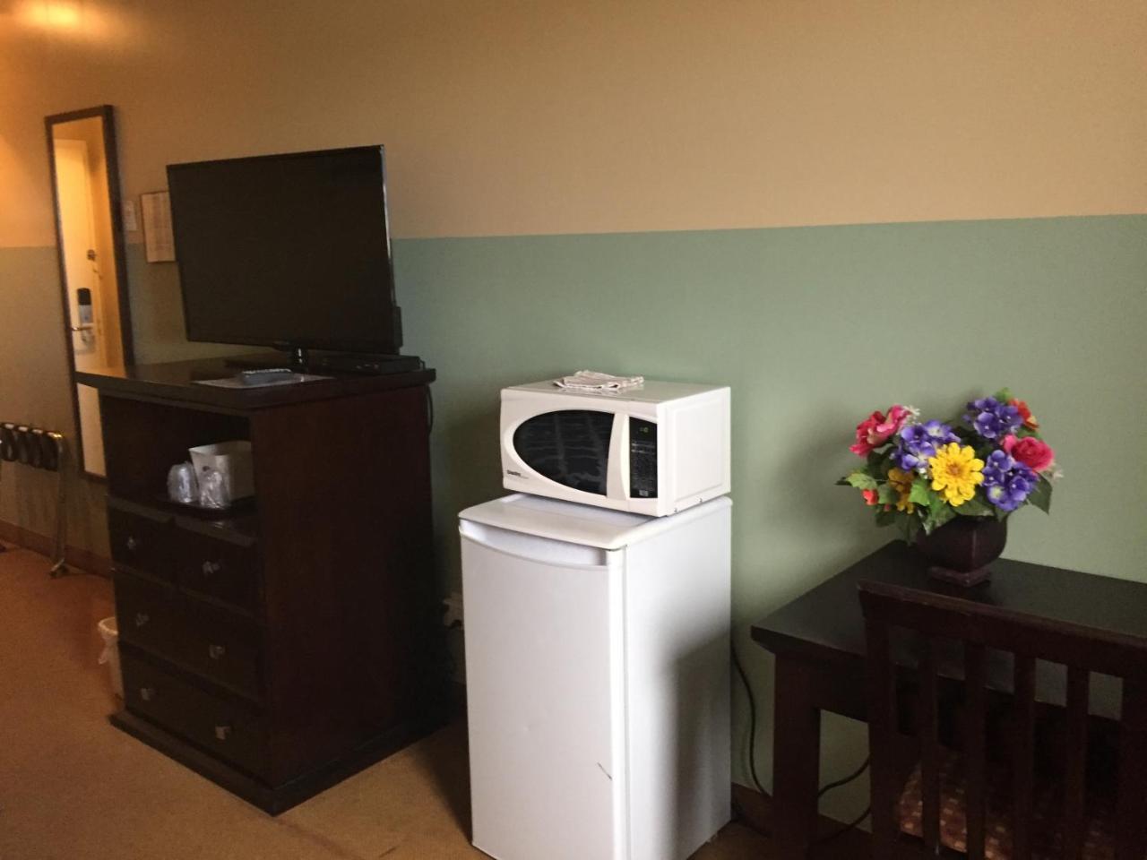 Econo Lodge Inn & Suites Innisfail Екстер'єр фото