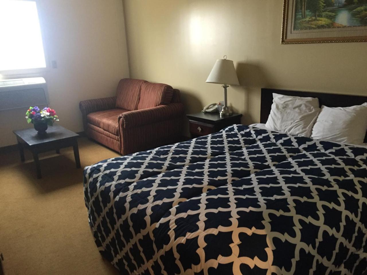 Econo Lodge Inn & Suites Innisfail Екстер'єр фото