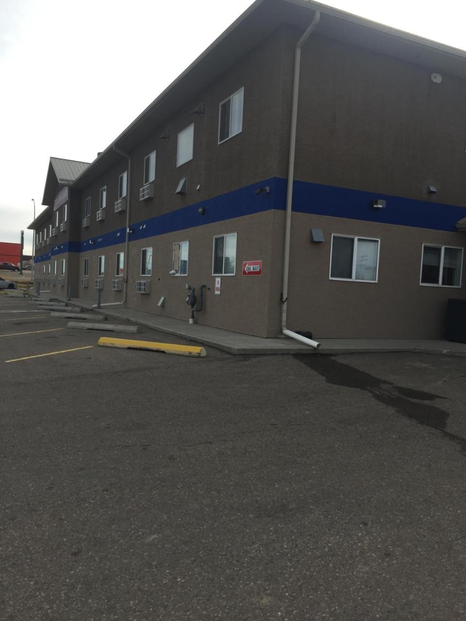 Econo Lodge Inn & Suites Innisfail Екстер'єр фото