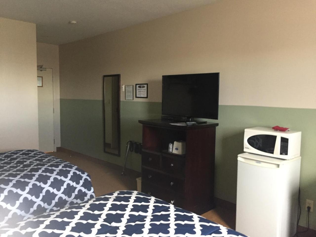 Econo Lodge Inn & Suites Innisfail Екстер'єр фото
